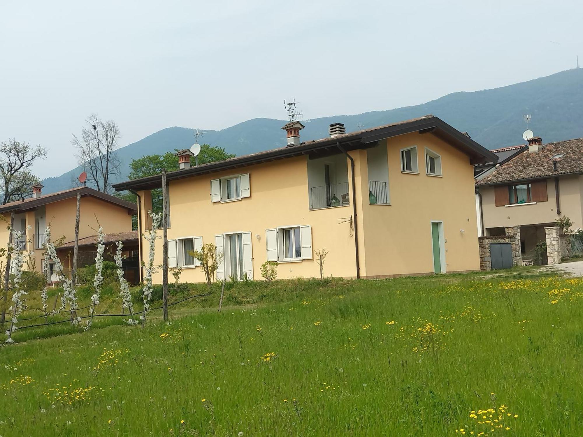 Cascina Legnago Bilocale A 6 Chilometri Da Salo' Apartment Villanuova sul clisi Bagian luar foto