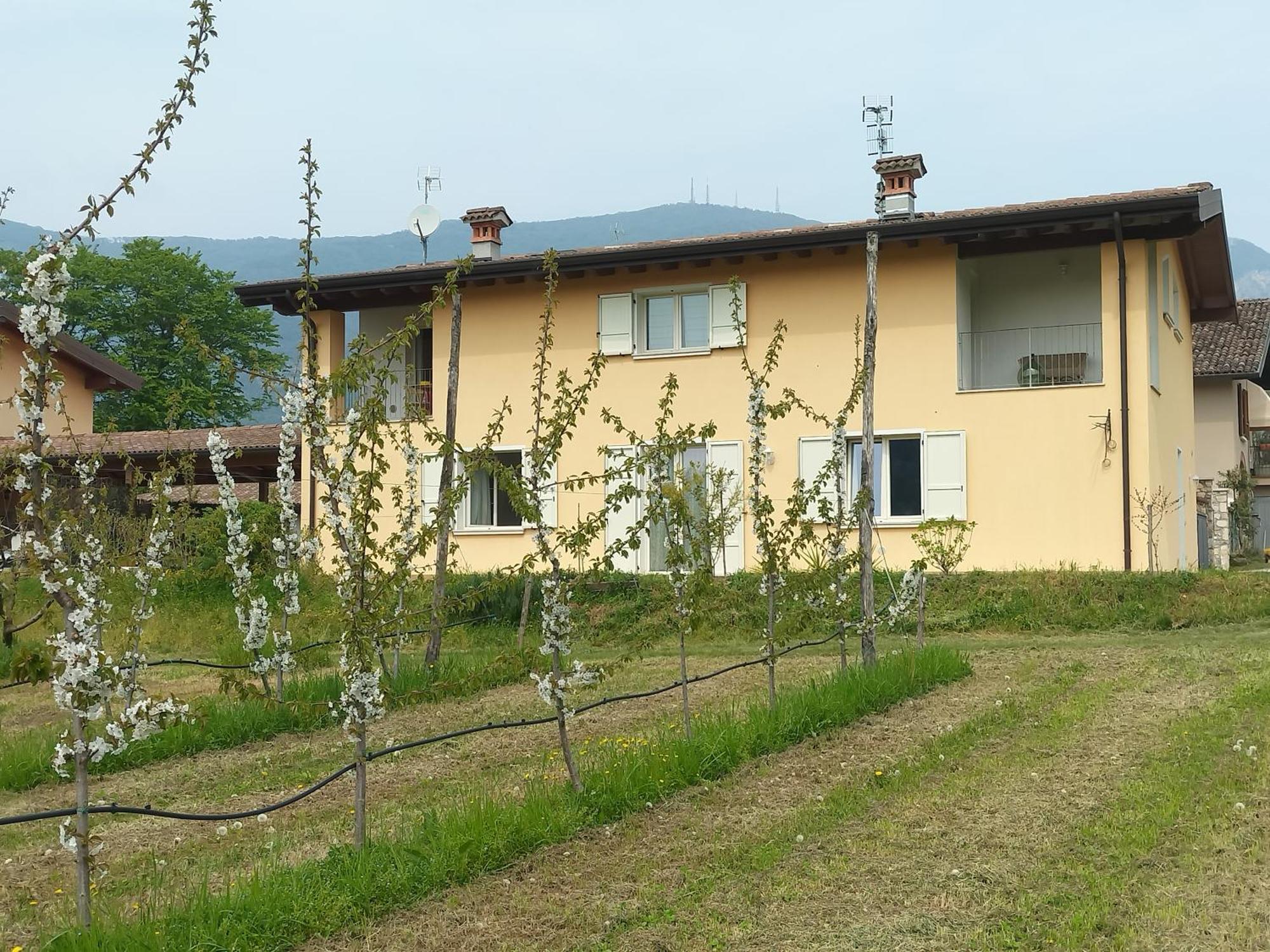 Cascina Legnago Bilocale A 6 Chilometri Da Salo' Apartment Villanuova sul clisi Bagian luar foto