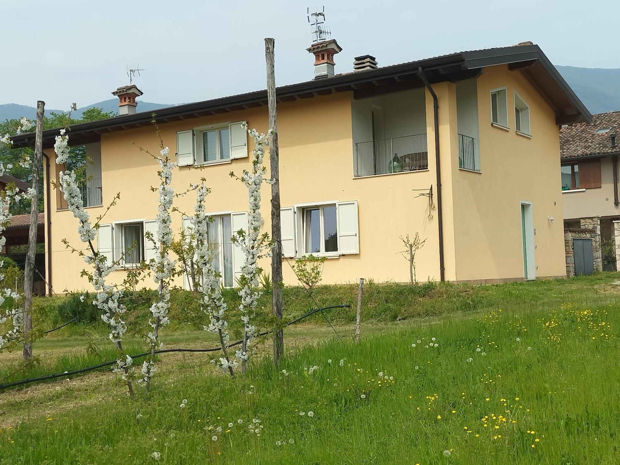 Cascina Legnago Bilocale A 6 Chilometri Da Salo' Apartment Villanuova sul clisi Bagian luar foto