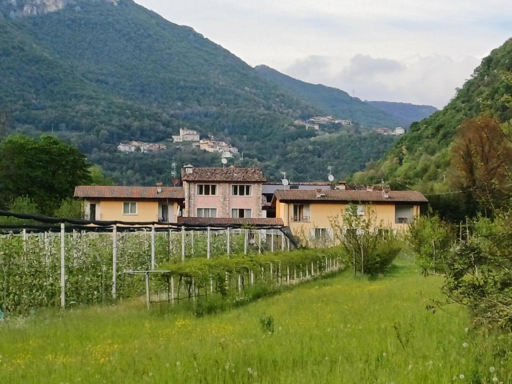 Cascina Legnago Bilocale A 6 Chilometri Da Salo' Apartment Villanuova sul clisi Bagian luar foto